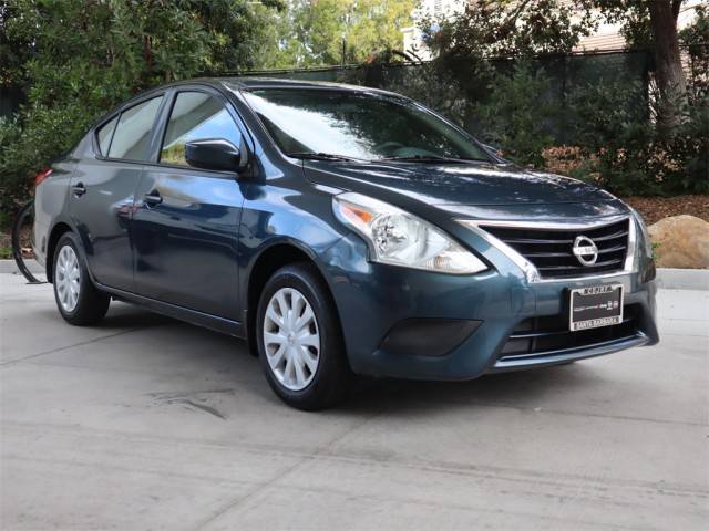 2016 Nissan Versa S FWD photo