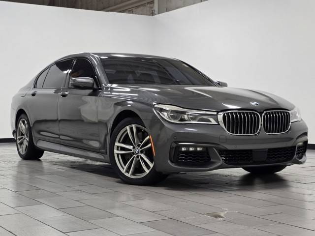 2016 BMW 7 Series 750i RWD photo