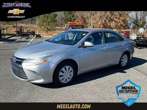 2016 Toyota Camry LE FWD photo