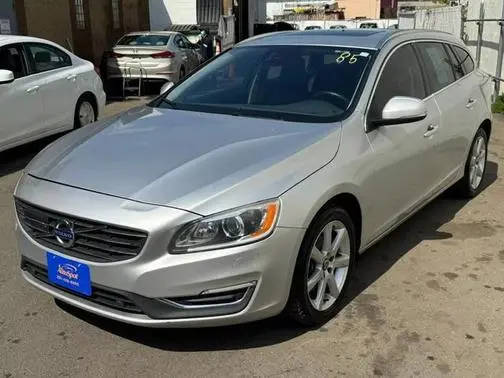 2016 Volvo V60 T5 Drive-E Platinum FWD photo