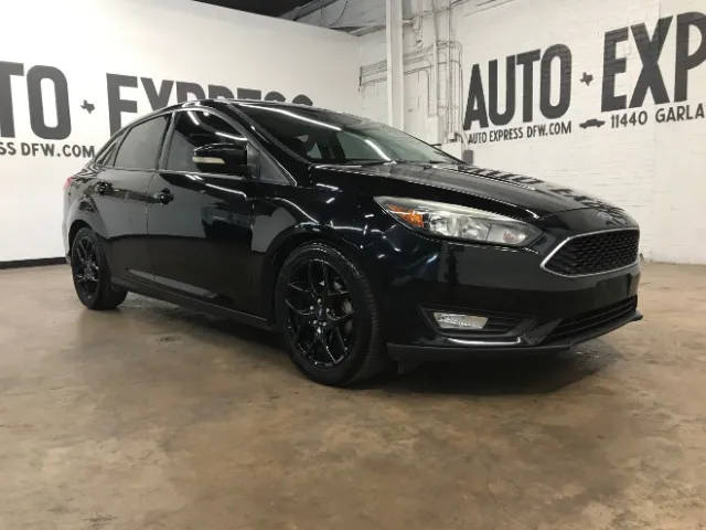 2016 Ford Focus SE FWD photo