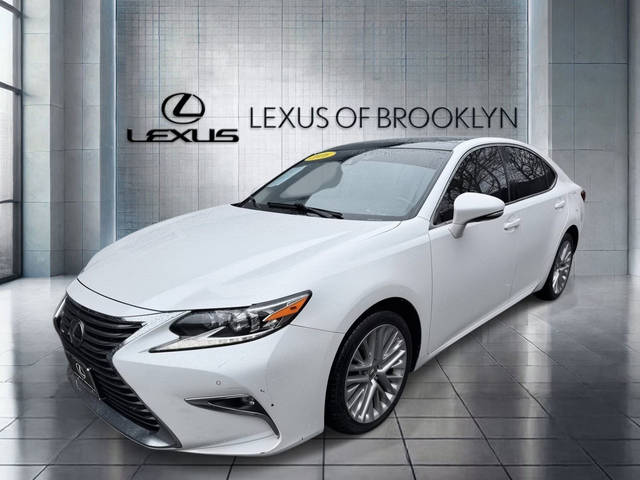 2016 Lexus ES  FWD photo