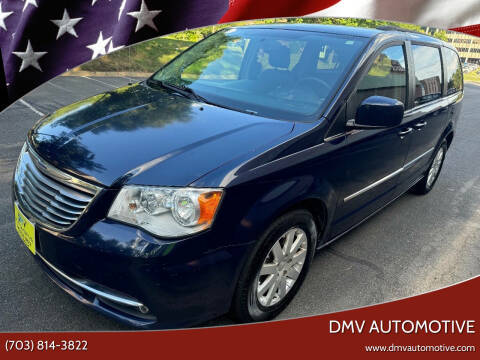 2016 Chrysler Town and Country Touring FWD photo