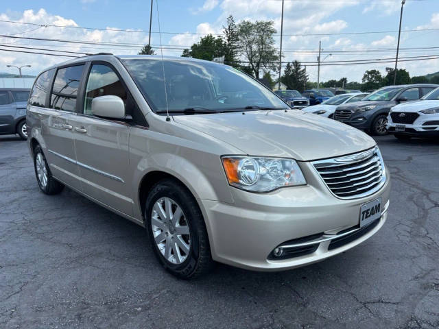 2015 Chrysler Town and Country Touring FWD photo