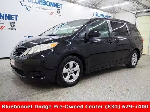 2015 Toyota Sienna LE FWD photo