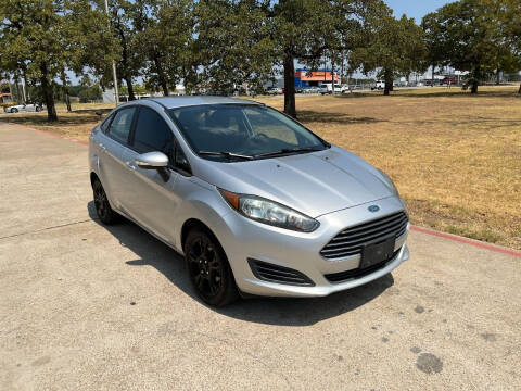 2015 Ford Fiesta SE FWD photo