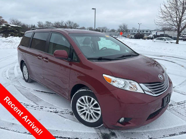 2016 Toyota Sienna XLE FWD photo