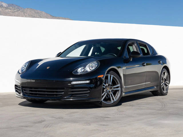 2016 Porsche Panamera  RWD photo