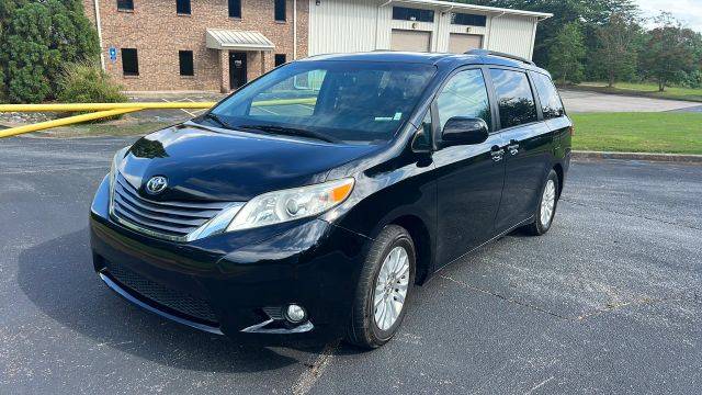 2016 Toyota Sienna XLE Premium FWD photo
