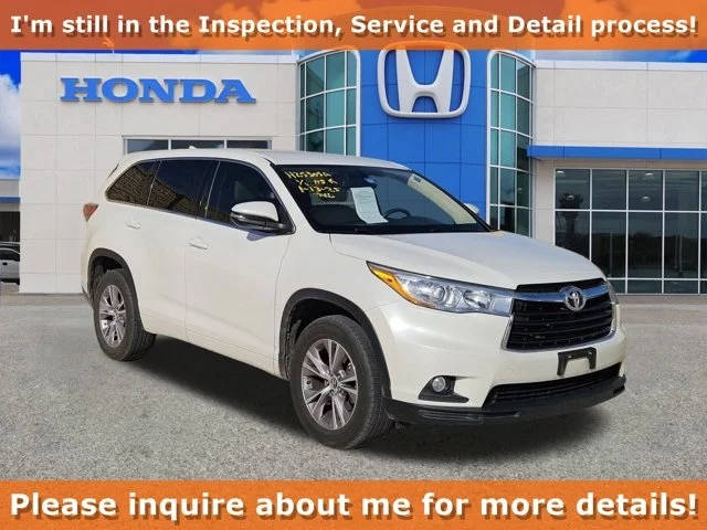 2016 Toyota Highlander LE Plus FWD photo