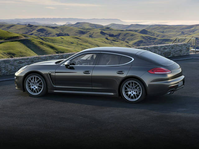 2016 Porsche Panamera 4 AWD photo
