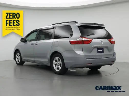2016 Toyota Sienna LE FWD photo