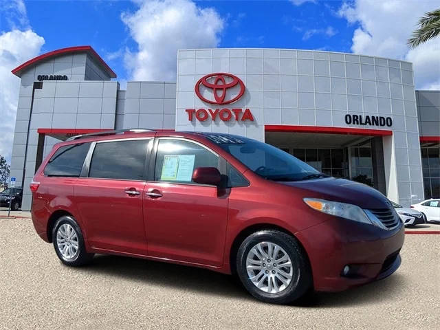 2016 Toyota Sienna XLE FWD photo