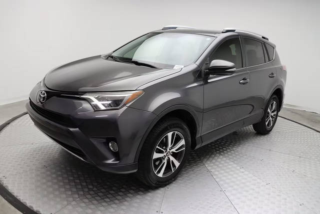 2016 Toyota RAV4 XLE FWD photo