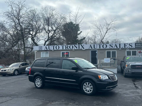 2015 Chrysler Town and Country Touring FWD photo