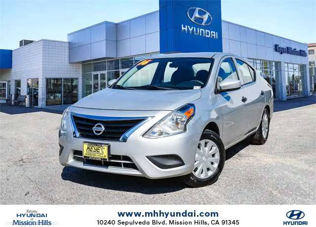 2016 Nissan Versa S FWD photo