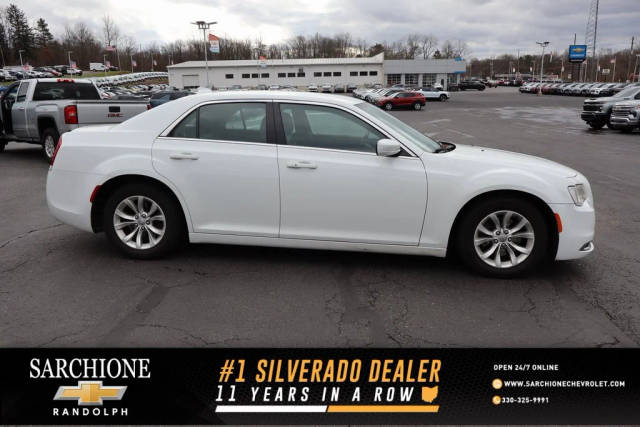 2016 Chrysler 300 Limited RWD photo