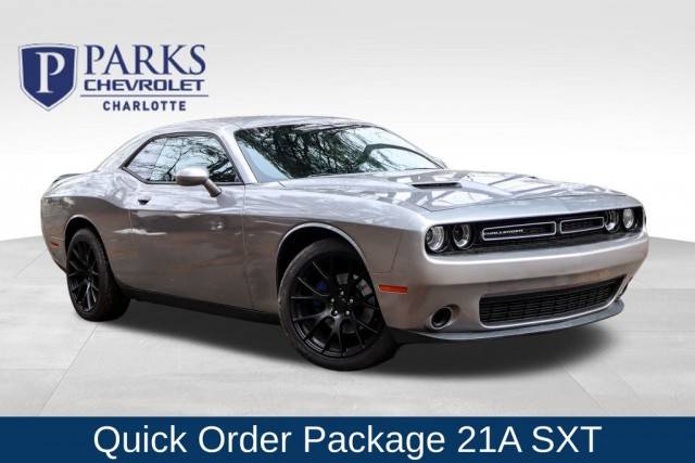 2015 Dodge Challenger SXT RWD photo