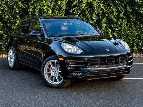 2015 Porsche Macan Turbo AWD photo