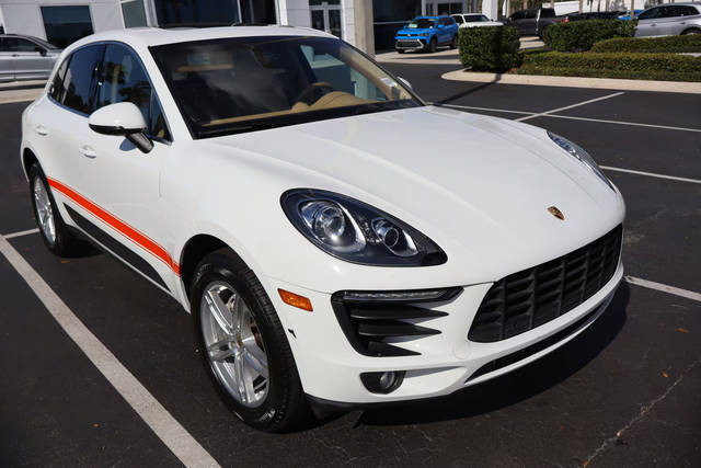 2016 Porsche Macan S AWD photo
