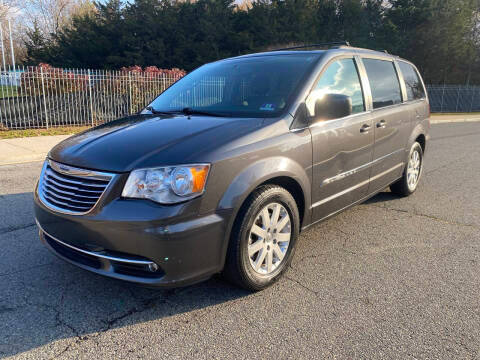 2015 Chrysler Town and Country Touring FWD photo