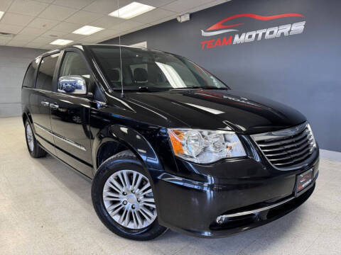 2016 Chrysler Town and Country Touring-L FWD photo