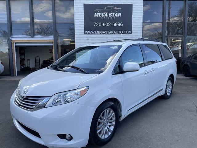 2016 Toyota Sienna XLE FWD photo