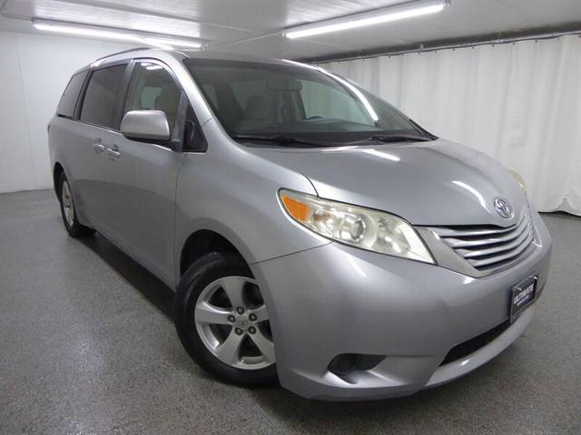 2016 Toyota Sienna LE FWD photo
