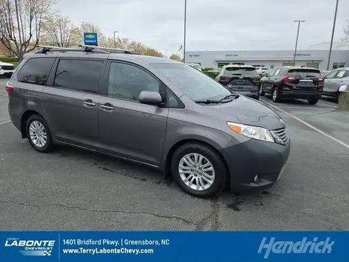 2016 Toyota Sienna XLE FWD photo