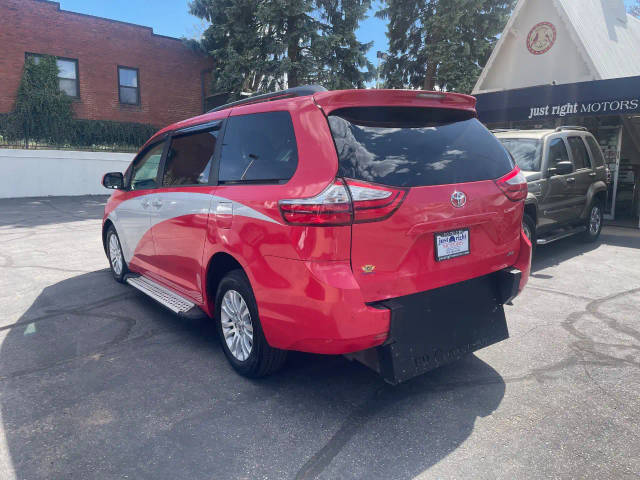 2016 Toyota Sienna XLE FWD photo