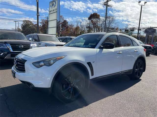 2016 Infiniti QX70  AWD photo