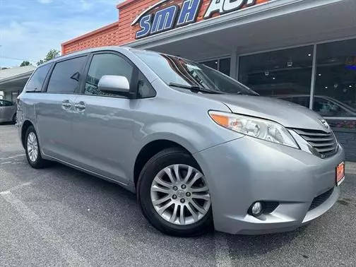 2016 Toyota Sienna XLE FWD photo