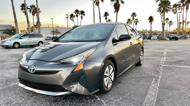 2016 Toyota Prius Four FWD photo