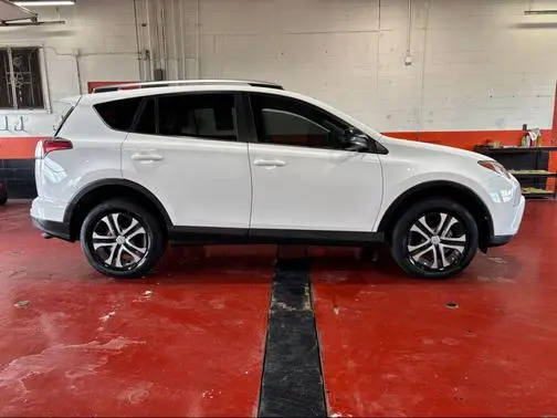 2016 Toyota RAV4 LE AWD photo