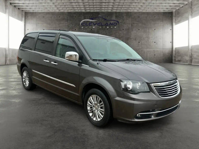 2016 Chrysler Town and Country Touring-L Anniversary Edition FWD photo