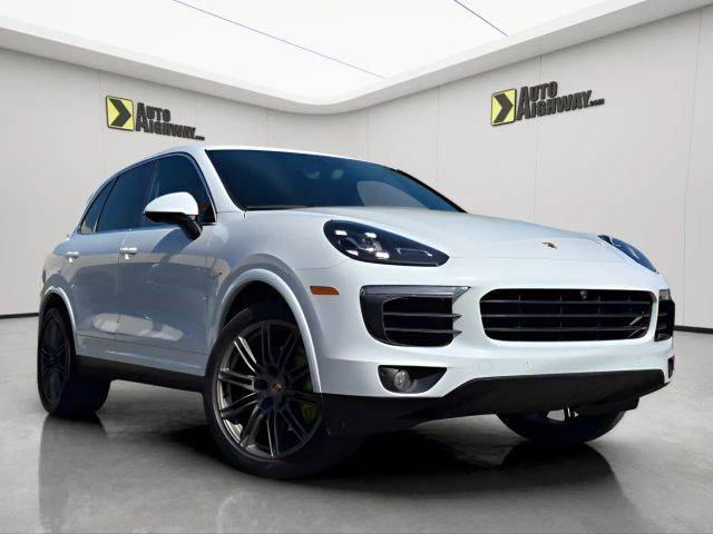 2016 Porsche Cayenne S E-Hybrid AWD photo