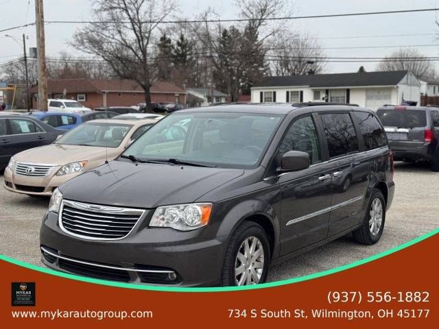2016 Chrysler Town and Country Touring FWD photo