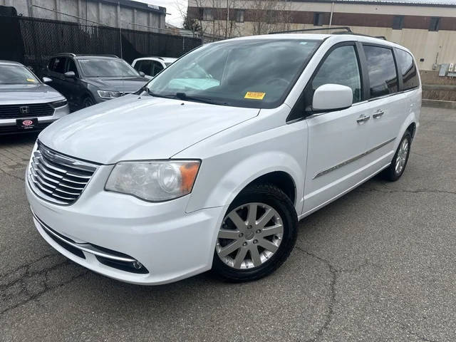 2015 Chrysler Town and Country Touring FWD photo