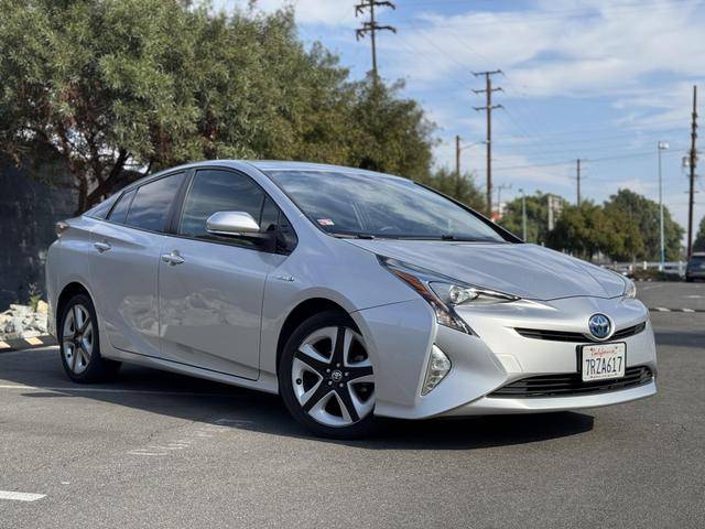 2016 Toyota Prius Three Touring FWD photo