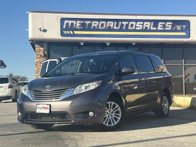 2016 Toyota Sienna XLE FWD photo