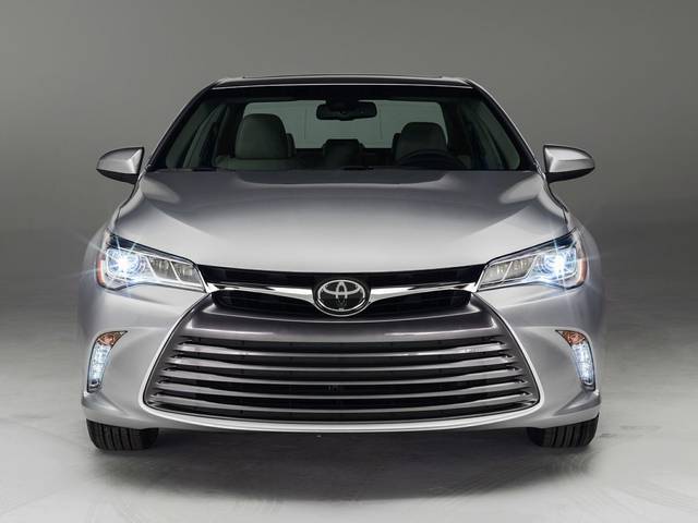 2016 Toyota Camry XLE FWD photo