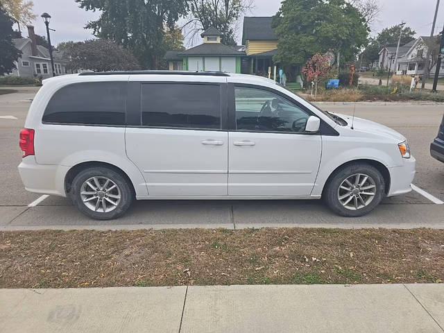 2016 Dodge Grand Caravan SXT FWD photo