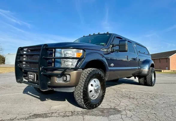 2016 Ford F-350 Super Duty Lariat 4WD photo