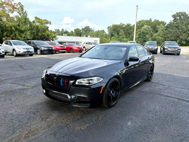 2016 BMW M5  RWD photo