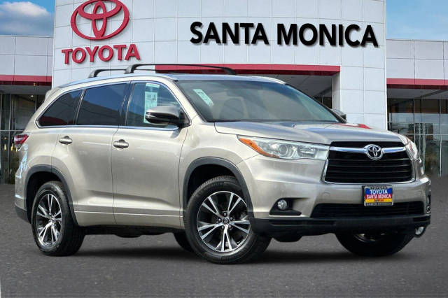 2016 Toyota Highlander XLE FWD photo