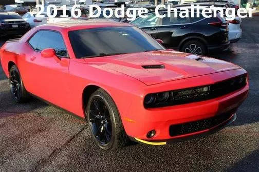 2016 Dodge Challenger SXT RWD photo