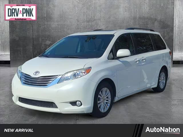 2016 Toyota Sienna XLE FWD photo