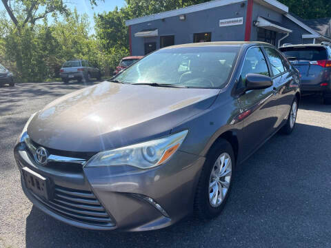 2015 Toyota Camry LE FWD photo