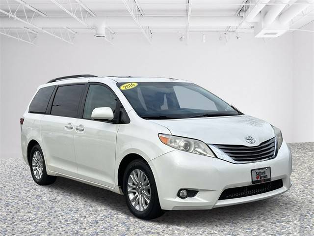 2016 Toyota Sienna XLE Premium FWD photo