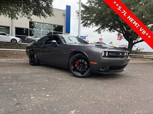 2016 Dodge Challenger R/T RWD photo